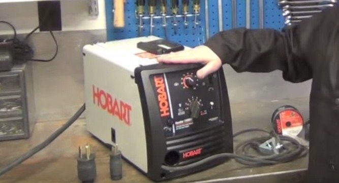 The machine in comparison with a human hand